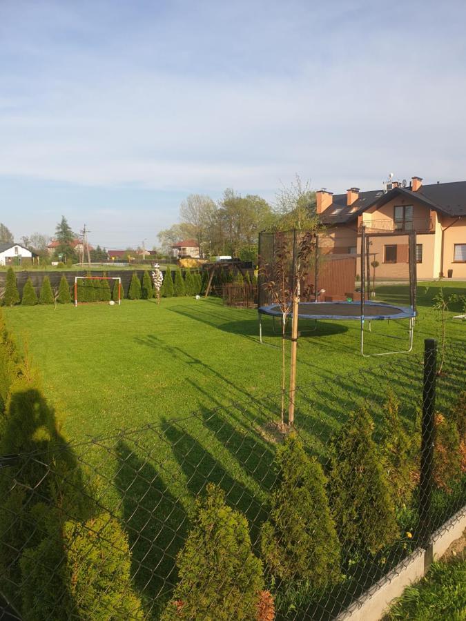Aris Pokoje Goscinne Wojnicz Exterior photo