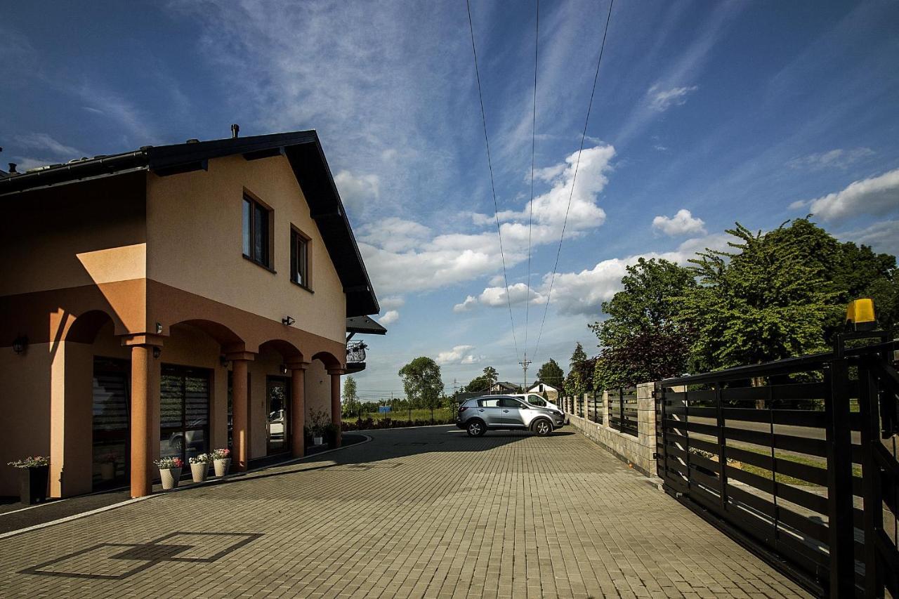Aris Pokoje Goscinne Wojnicz Exterior photo